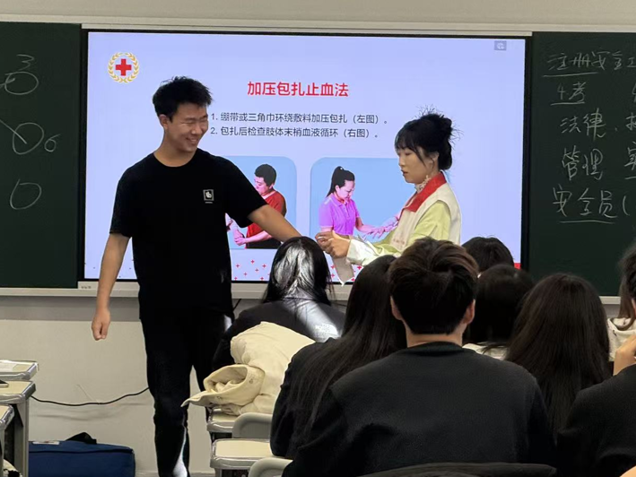 学院联合乌海市红十字会举办应急救护师生专题培训班