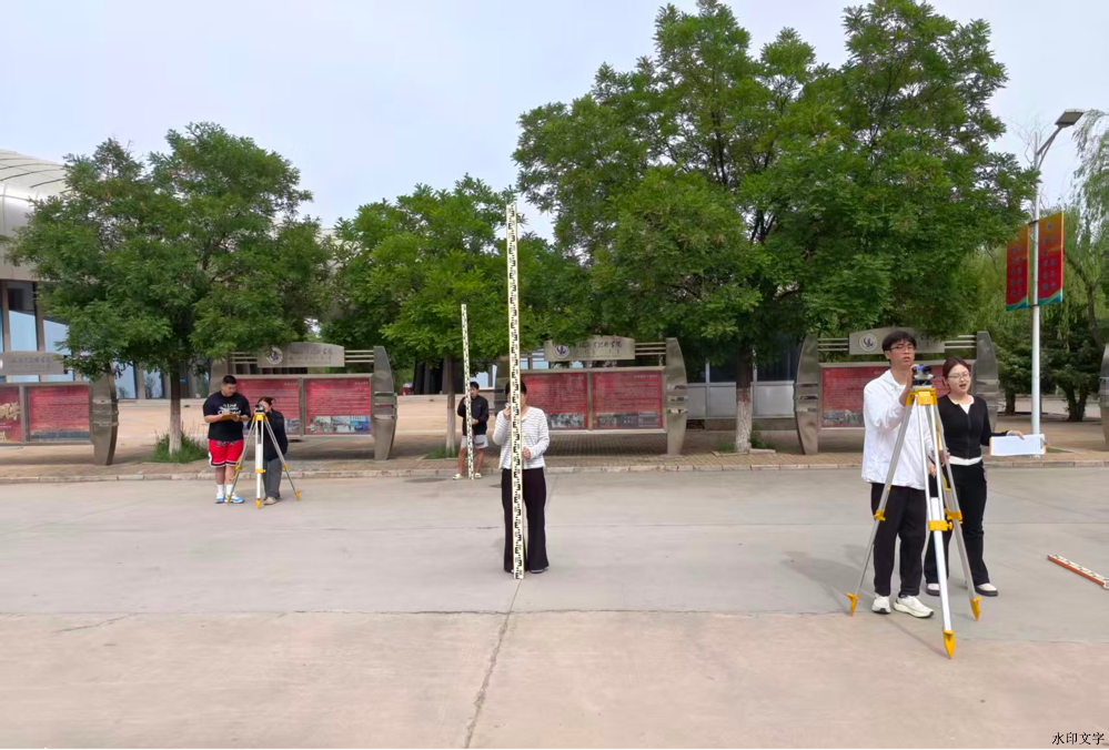 图1 工程测量技能竞赛现场