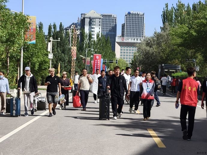 秋遇新程，以温心赴新光——学院圆满完成2026级新生迎新工作