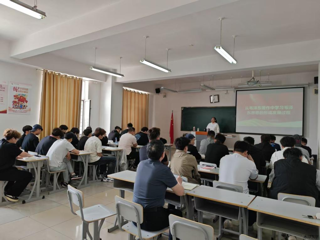学院党委委员、副院长深入思政课堂听课指导
