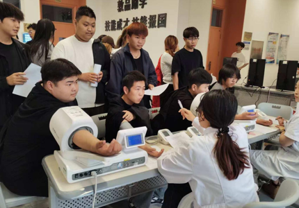 学生工作部联合海勃湾区疾控中心开展学生常见病监测